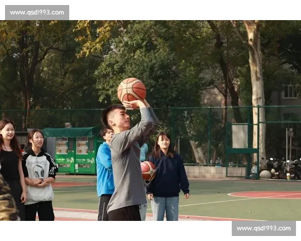 篮球点燃青春激情 校园运动推广新风尚 篮球点燃青春激情 校园运动推广新风尚